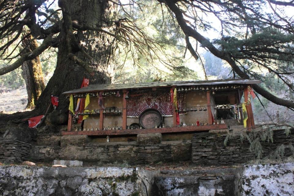 1564855264_latu-devta-temple1 Uttarakhand Temple : इस मंदिर में भूलकर भी ना करें प्रवेश...वरना हो जाएंगे अंधे