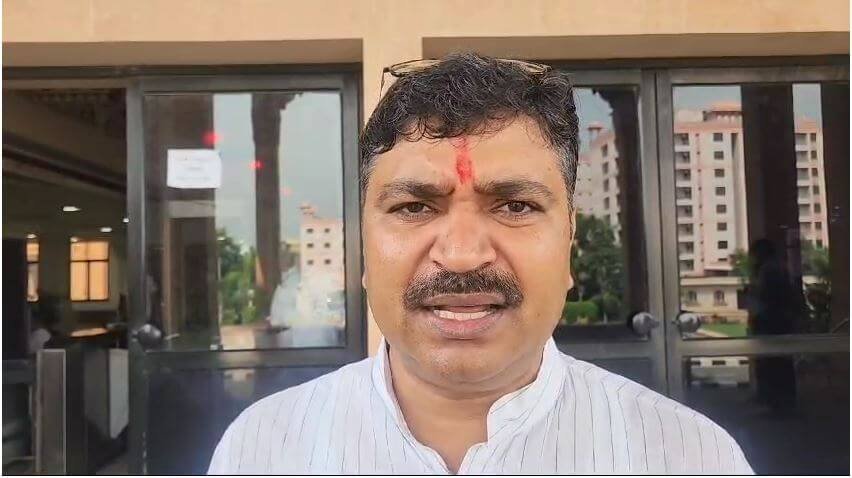 टीकाराम जूली ने बिजली संकट पर सरकार को घेरा: फ्यूल सरचार्ज वापस लेने की मांग