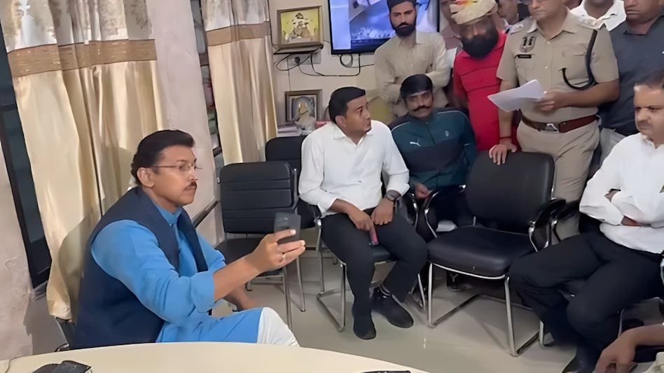 66bae7ff9e121-rajyavardhan-singh-rathor-police-station-viral-video-135838629-16×9